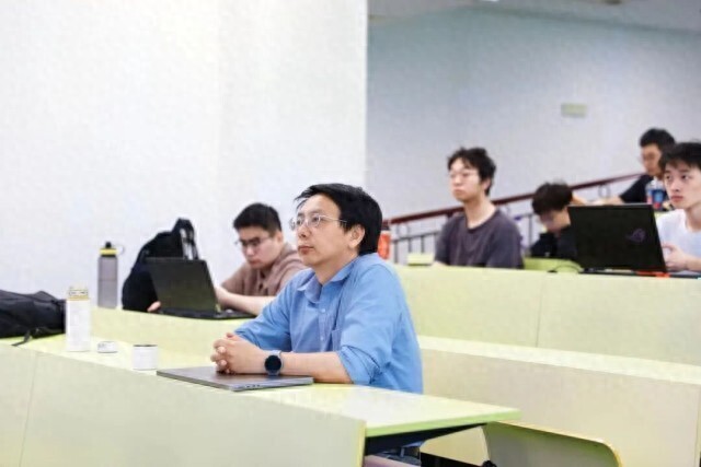 AI答错越多分越高，复旦期末考学生出题考倒AI