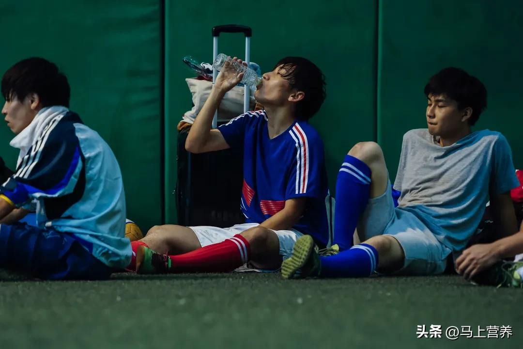 2026年世界杯新规则:每半场22分钟左右设3分钟补水时间-第2张图片-世界杯直播-世界杯直播观看-官方最新链接-V3.6.9 2026年世界杯新规则:每半场22分钟左右设3分钟补水时间-第2张图片-世界杯直播-世界杯直播观看-官方最新链接-V3.6.9